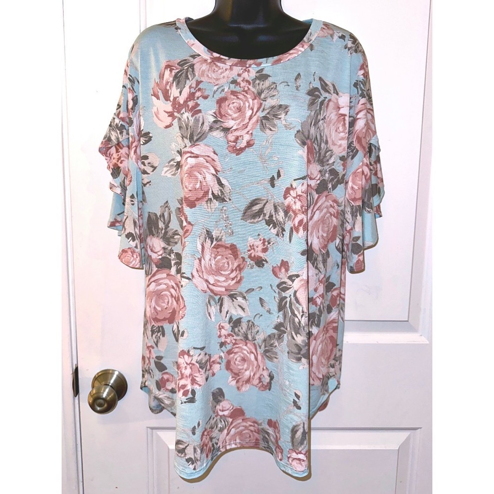 Boutique light blue & pink short sleeve blouse with ruffle sleeves